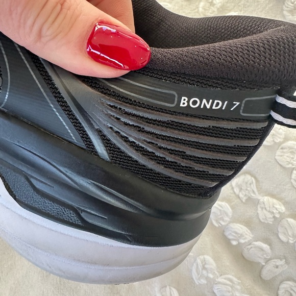 Hoka One One Women’s Bondi 7 Black & White Running Shoes - Picture 14 of 15